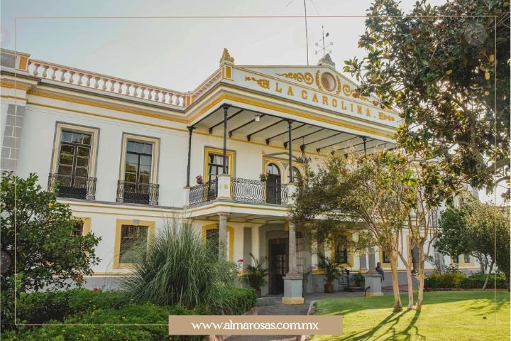 En el corazón de Atlixco, Puebla. Se encuentra esta pieza histórica de la época textil del estado; esta ex fábrica textil se ha posicionado como uno de los escenarios más emblemáticos para bodas y eventos especiales.