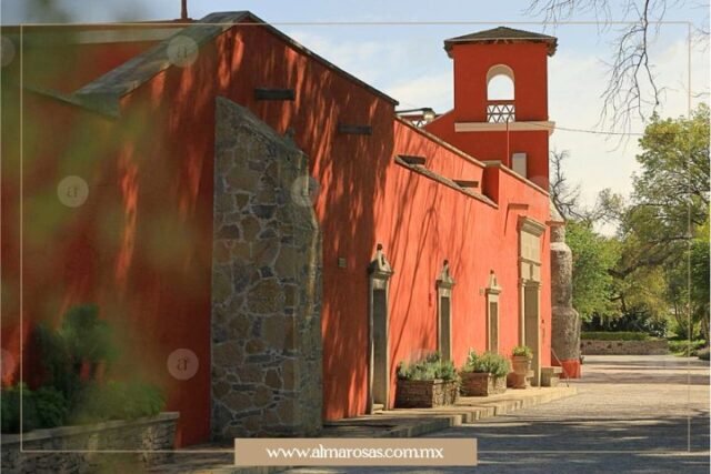 Inmersa en el pueblo mágico de Atlixco, Ex Hacienda Xahuentla se posiciona dentro de los mejores lugares para bodas en Puebla por su grado de originalidad, arquitectura e historia.