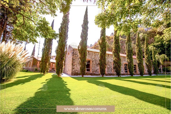 Una ex planta hidroeléctrica, inmersa en el corazón de unos impresionantes jardines y rodeada de un río, se convierten en el escenario perfecto para bodas y eventos en el pueblo mágico de Atlixco.