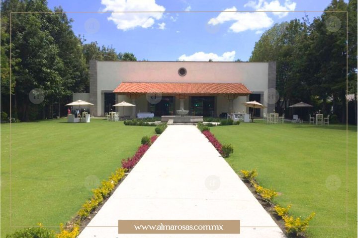Salón principal de Tres Marías, un espacio increíble para bodas y eventos de hasta 500 personas, es el espacio con instalaciones perfectas de un salón cerrado.