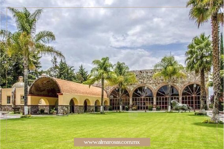 Espacio principal de Hacienda Real, un salón con sus característicos ventanales es el espaci perfecto para mantener el control del clima.